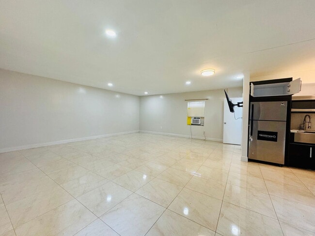 Building Photo - 541 Deer Run