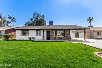 Building Photo - 7613 W Devonshire Ave