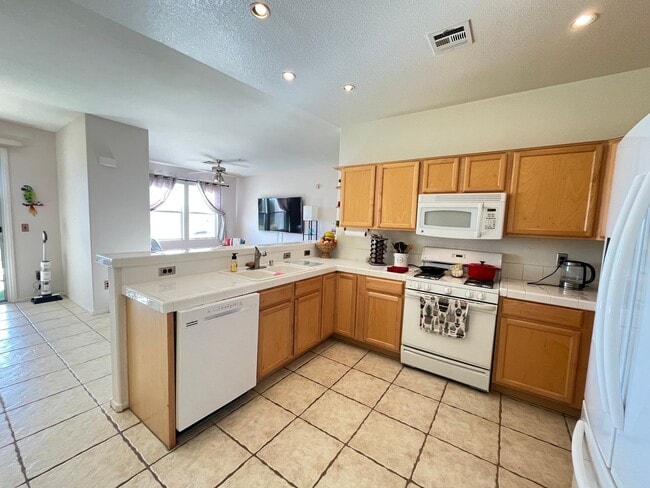 Building Photo - Summerlin Fully Furnished Condo on Golf Course!