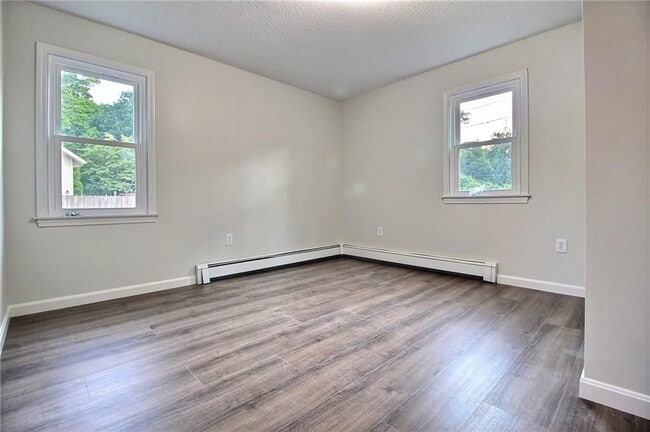 Building Photo - 208 Winnapaug Rd