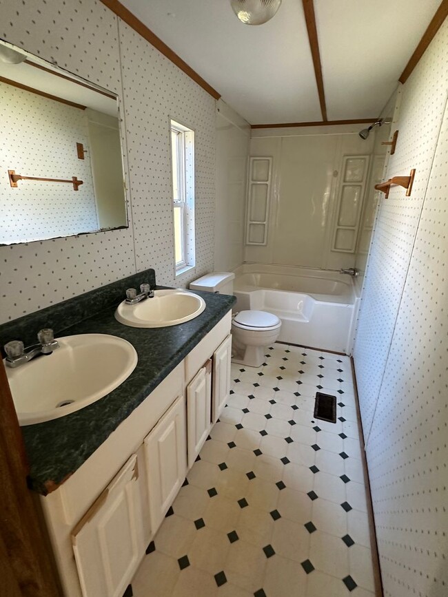 Building Photo - Large 3 bedroom, 2 bath mobile home, $950,...