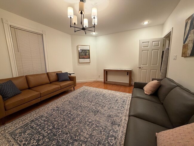 Building Photo - 184 Green St