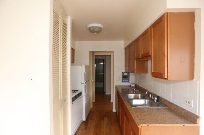 Foto del edificio - 510 W Briar Pl
