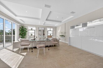 Building Photo - 41 SW Seminole St