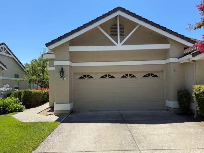 Building Photo - Gated 2 Bedroom 2 Bath in Rancho Solano Fa...