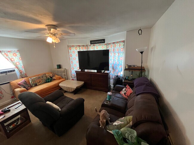 Foto del edificio - 305 W Clayton Ave