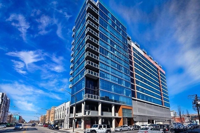 Building Photo - 3 bedroom in Chicago IL 60642