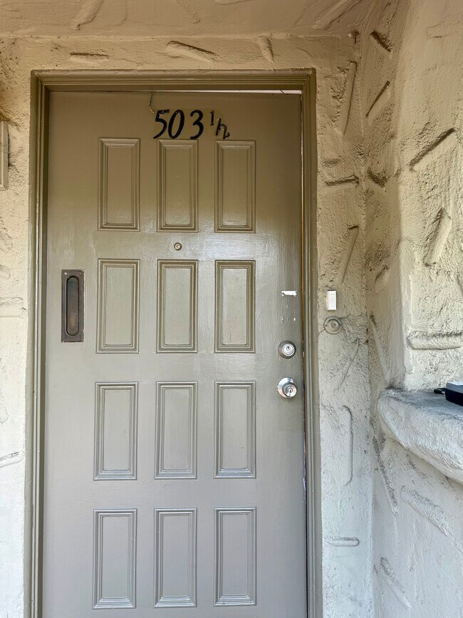 Foto del edificio - 503 Hill Dr