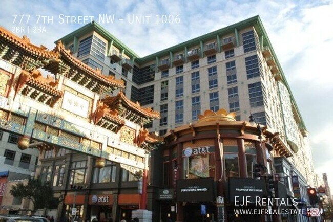 Building Photo - 2br - 1020 ft2 - Incredible 2 BD/2BA Luxur...