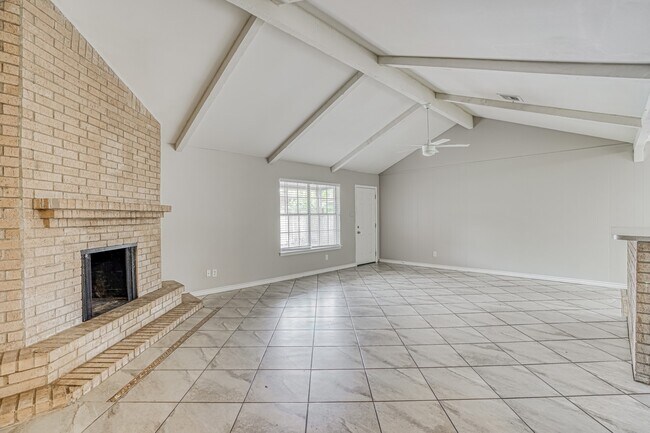 Foto del edificio - 6610 Rowell Ct