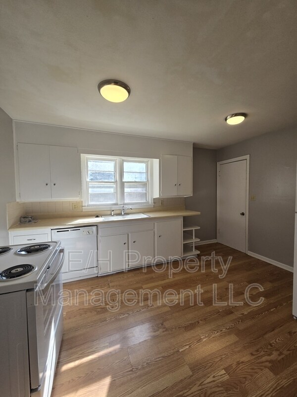 Building Photo - 1128 S Quentin St