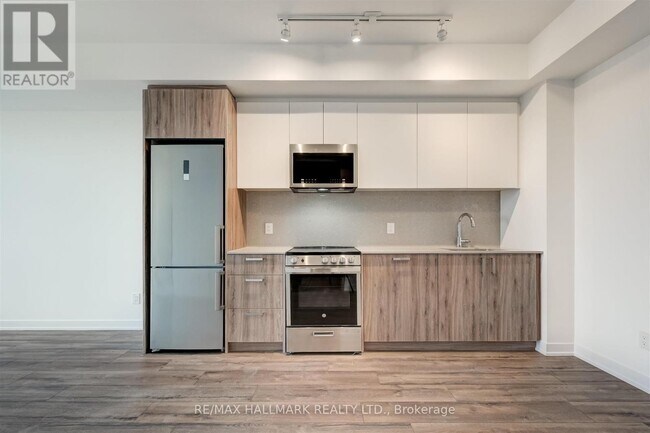Photo du bâtiment - 1787-1787 St Clair Ave W