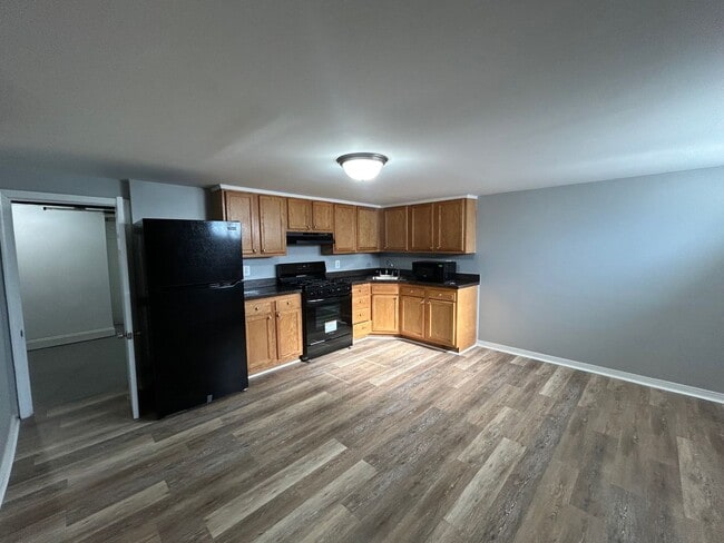Building Photo - Baltimore - 4 bedrooms and 3 Bathrooms Available!