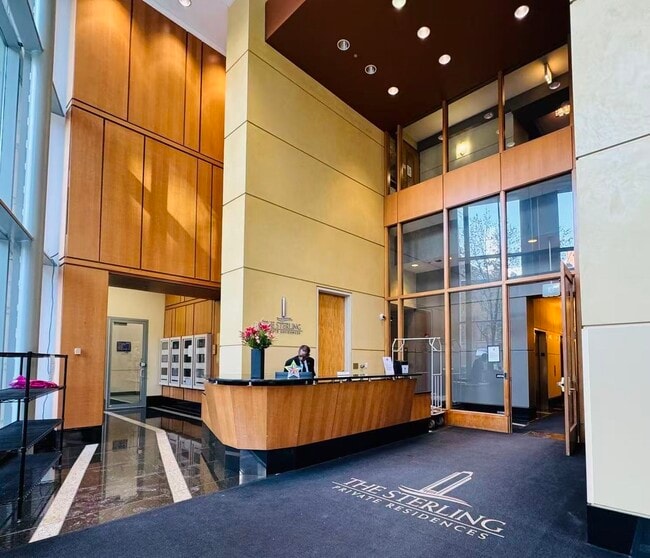 Building Photo - 345 N La Salle Dr