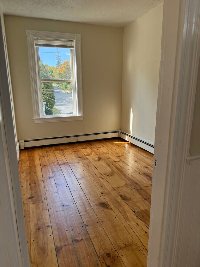 Building Photo - 46 Dunn St