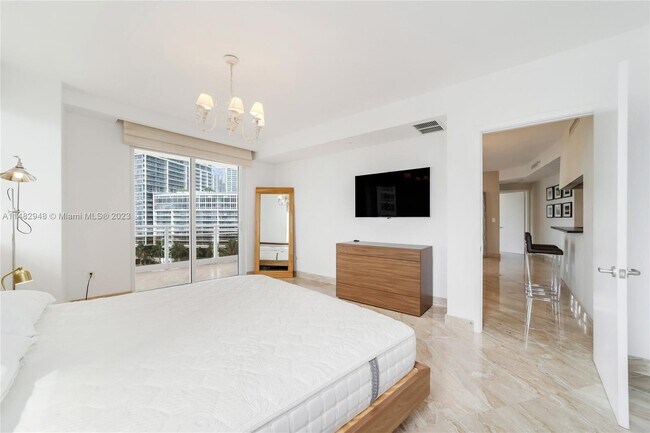 Building Photo - 901 Brickell Key Blvd