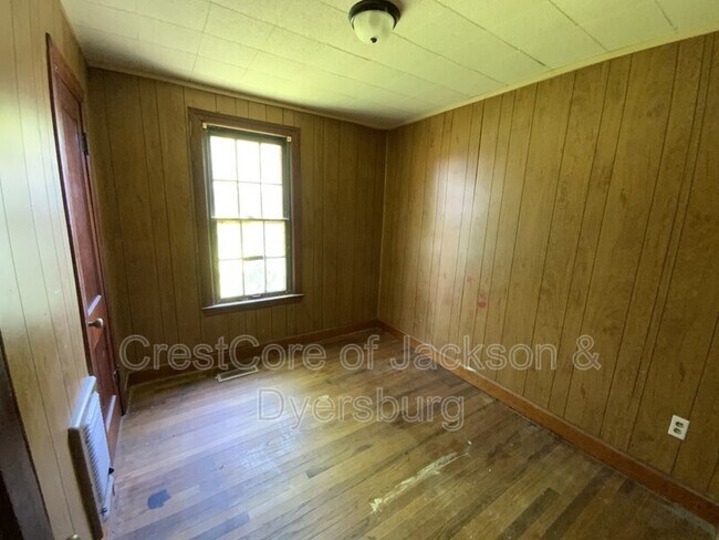 Building Photo - 128 Walnut St