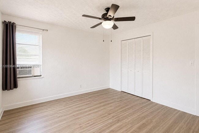 Foto del edificio - 930 NE 23rd Ct
