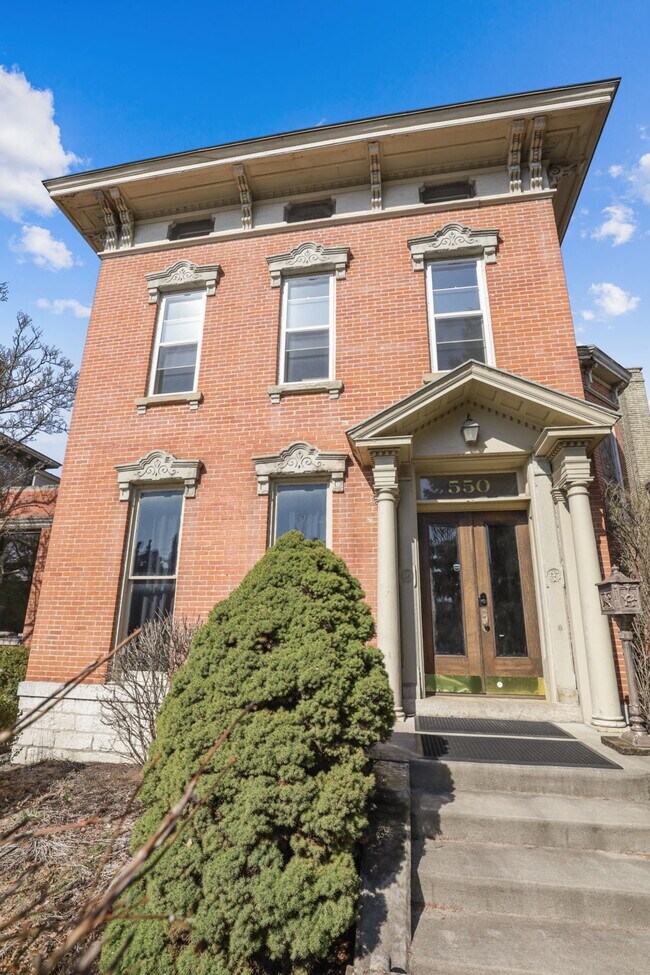 Building Photo - 550 E Town St