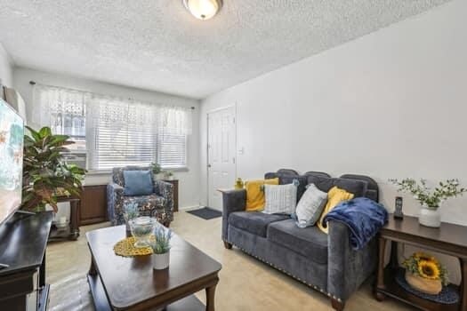 Foto del edificio - 6417 Grand Ave