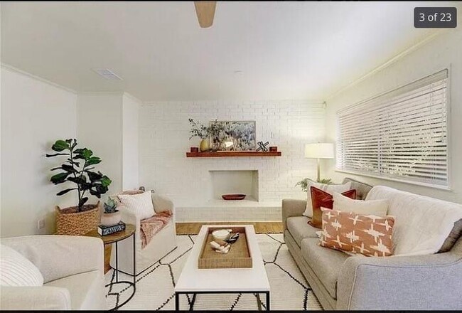 Building Photo - 400 Ramble Ln