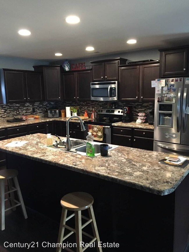 Building Photo - 4 br, 2.5 bath House - 822 Dynasty Dr.