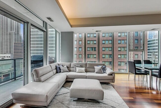 Foto del edificio - 550 N St Clair St
