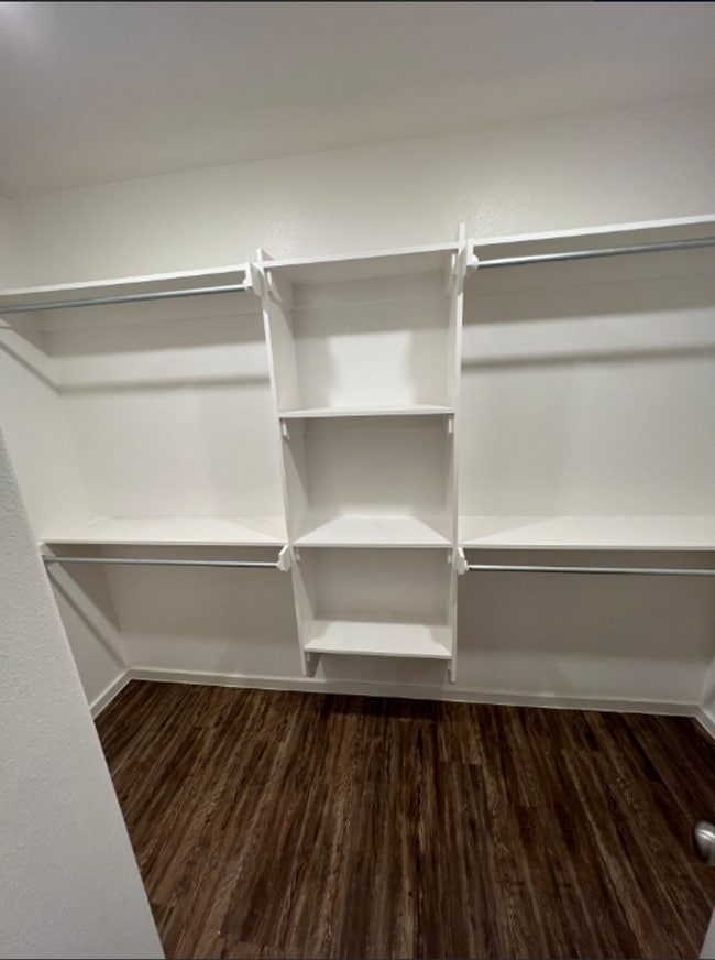 Building Photo - AVAILABLE NOW! 3/2/1 off west 19th!