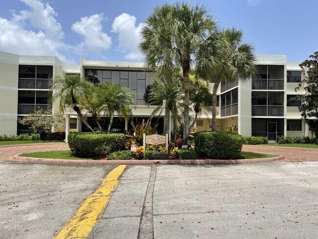 Building Photo - 491 Racquet Club Rd