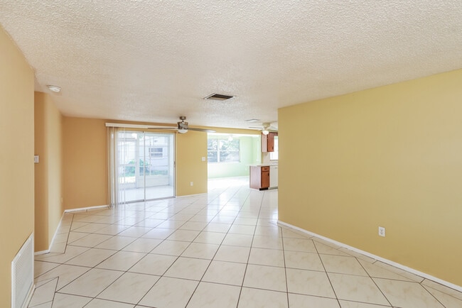 Foto del edificio - 3724 Redwood Dr