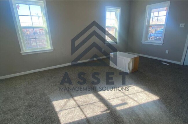 Foto del edificio - Spacious 3 Bedroom House