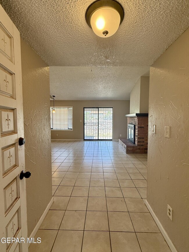Building Photo - 7113 El Cajon Dr