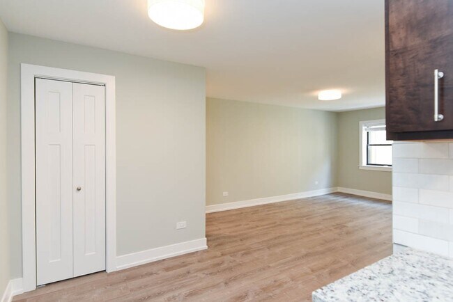 Foto del edificio - 503 W Barry Ave