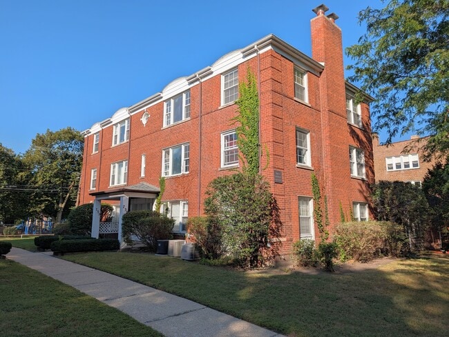 Building Photo - 733 Dobson St