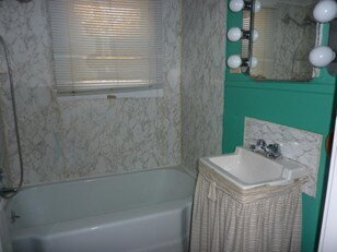 Foto del edificio - Charming 1 bedroom on 2nd floor of 2 famil...