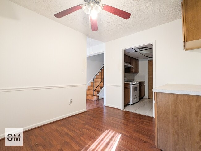 Building Photo - 8675 Seasons Way