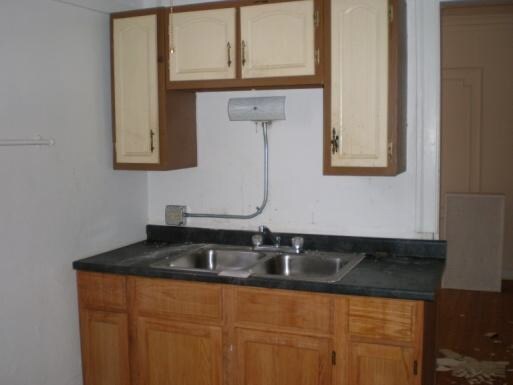  - 7946-7948 S Ellis St