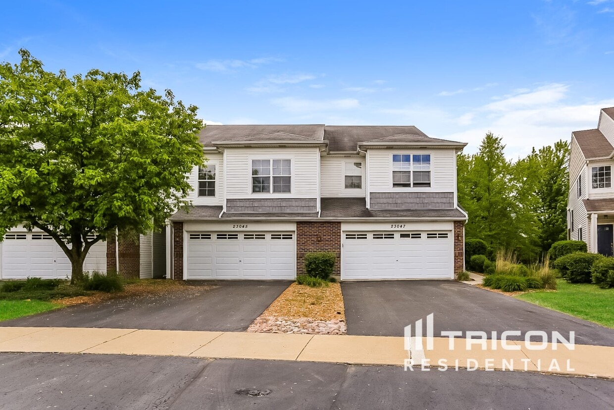 Foto principal - 23047 Ironwood Dr