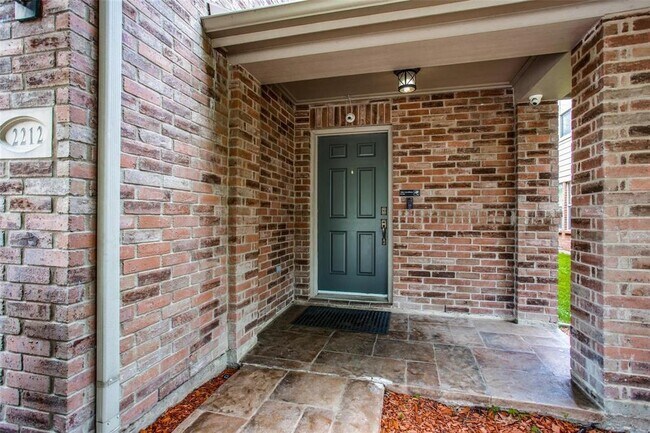 Building Photo - 2212 Malone Dr