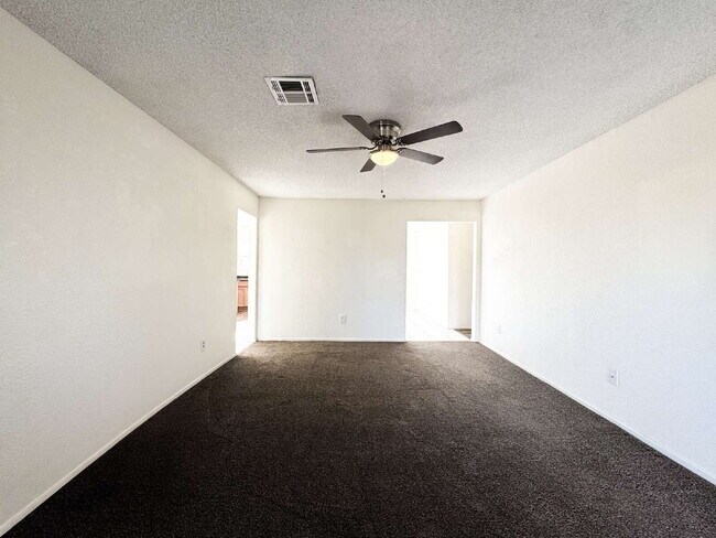 Building Photo - "Spacious 4-Bedroom Home in Yuma with 2 Full Baths!"