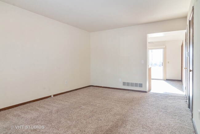 Building Photo - 1668 Shamrock Ct