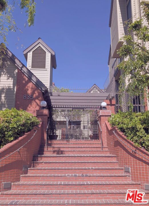 Building Photo - 835 S Lucerne Blvd