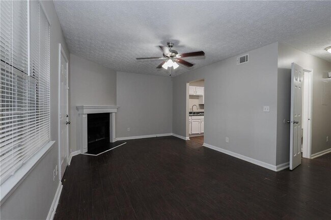 Foto del edificio - 7215 Crestside Dr