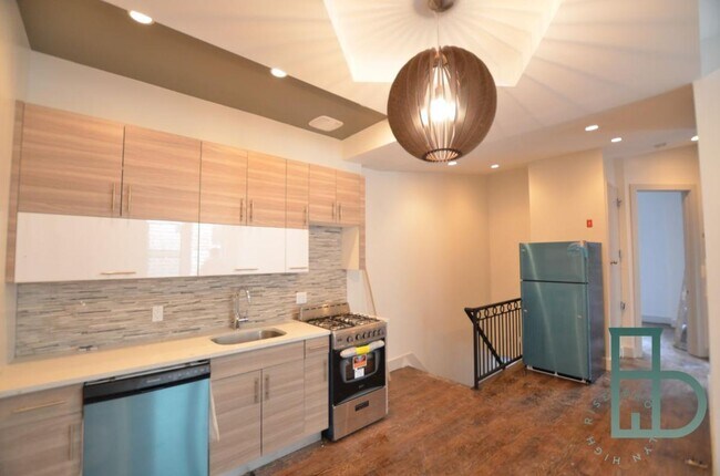 Foto del edificio - 1718 Summerfield St