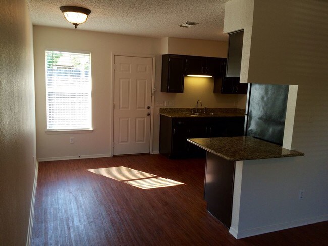 Foto del edificio - Winscott Duplex for rent