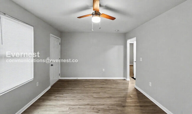 Building Photo - 1368 Alverado Way