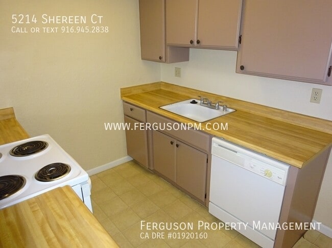 Building Photo - Two Bedroom Duplex on a Cul De Sac