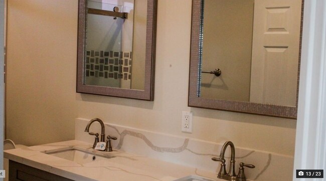 Hall Bath - 3338 Patritti Ave