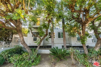 Building Photo - 15153 Burbank Blvd