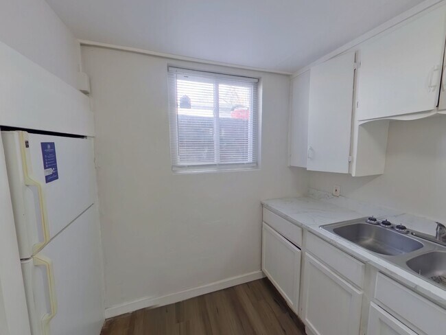 Foto del edificio - 145 N Ash St